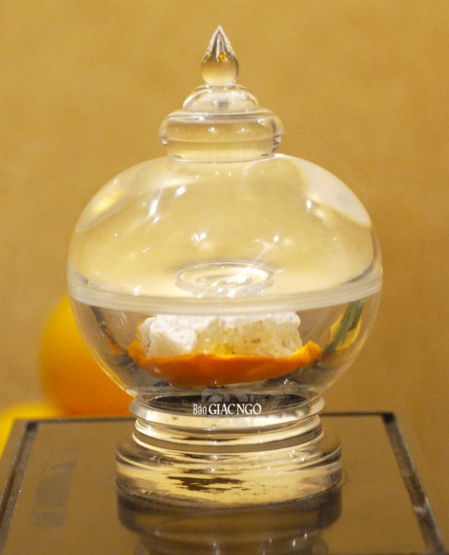 Xá- lợi xương Bồ-tát Thích Quảng Đức tôn thờ tại nơi thiêng liêng của tháp Đa Bảo - Ảnh: Tâm Nghiêm