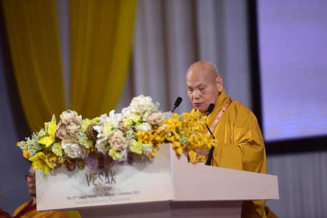 Trưởng lão Hòa thượng Thích Thiện Nhơn, Phó Pháp chủ, Chủ tịch Hội đồng Trị sự GHPGVN có bài phát biểu trong ngày làm việc tại Đại học Mahachulalongkornrajavidyalaya - Ảnh: MCU