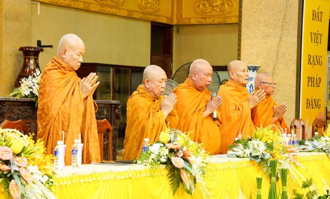 Chư vị giáo phẩm lãnh đạo các giáo đoàn chứng minh