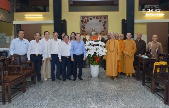 Phái đoàn lãnh đạo TP.Cần Thơ với Đức Pháp chủ GHPGVN