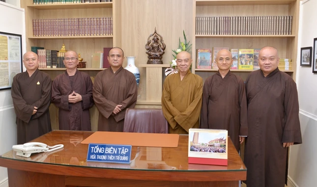 Chư tôn đức Ban Trị sự GHPGVN TP.HCM thăm phòng lưu niệm - nơi làm việc của Đại lão Hòa thượng Thích Trí Quảng trong giai đoạn ngài đảm nhiệm Tổng Biên tập Báo Giác Ngộ Chư tôn đức Ban Trị sự GHPGVN TP.HCM thăm phòng lưu niệm - nơi làm việc của Đại lão Hòa thượng Thích Trí Quảng trong giai đoạn ngài đảm nhiệm Tổng Biên tập Báo Giác Ngộ