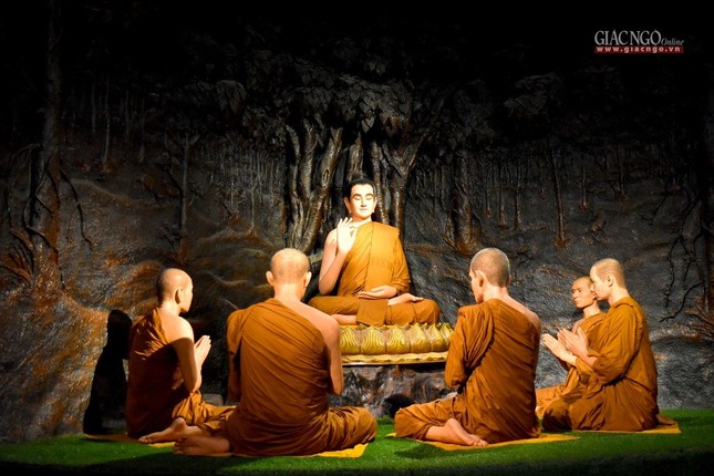 Đức Phật luôn dạy đệ tử phải tránh xa các cực đoan trong đời sống