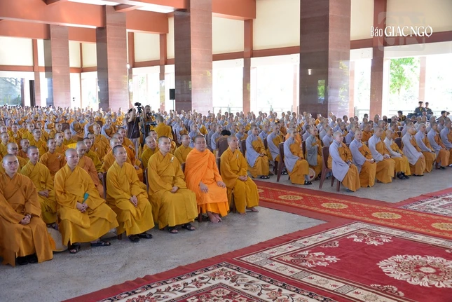 Tăng Ni sinh tham dự