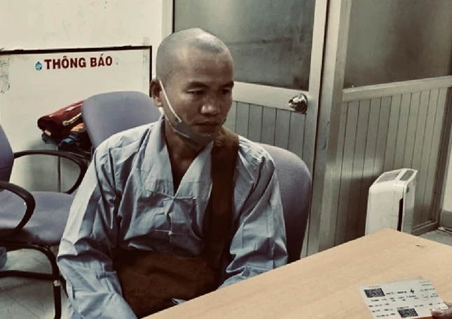 Hồ Văn Thìn được phục trang hình thức như người tu hành - Ảnh do CQCA cung cấp