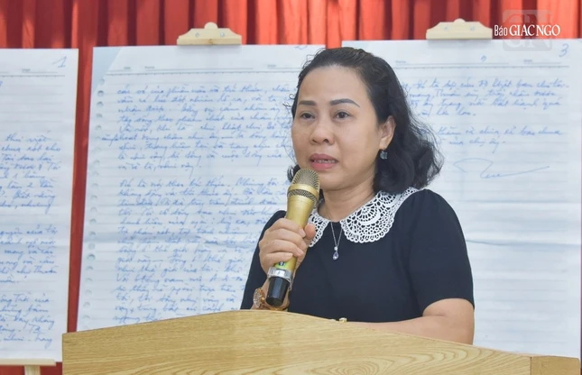 Chị Cao Thị Tú Anh, cháu gọi Giáo sư Cao Huy Thuần bằng Bác ruột, đại diện thế hệ trẻ trong gia đình họ Cao chia sẻ trong niềm xúc động tại buổi lễ