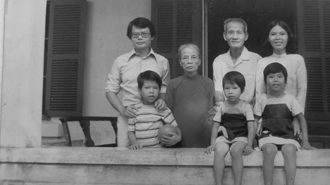 Giáo sư Cao Huy Thuần với song thân