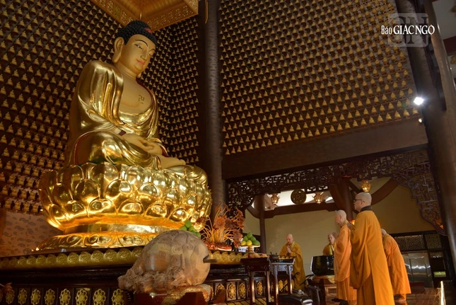 Đại lão Hòa thượng phương trượng và chư Tăng chứng minh buổi lễ