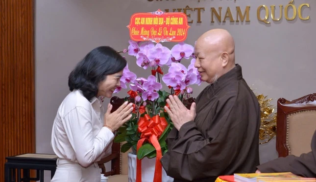 Hòa thượng Thích Lệ Trang, Trưởng ban Trị sự Phật giáo TP.HCM và chư tôn đức tiếp phái đoàn lãnh đạo Cục An ninh nội địa - Bộ Công an