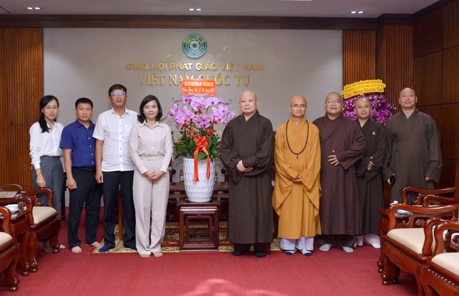 Phái đoàn đại diện lãnh đạo Cục An ninh nội địa - Bộ Công an chúc mừng Đại lễ Vu lan tại trụ sở Ban Trị sự Phật giáo TP.HCM (Việt Nam Quốc Tự)