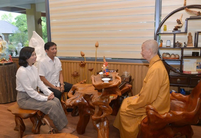 Đức Pháp chủ tiếp thân mật, lắng nghe và chia sẻ về một số vấn đề, hiện tượng liên quan tới tôn giáo