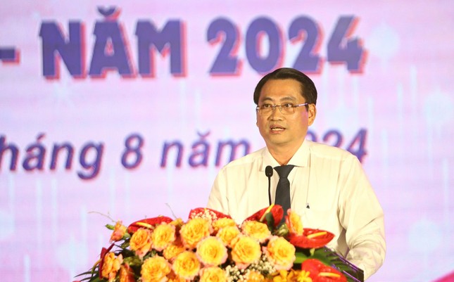 Ông Nguyễn Quỳnh Thiện - Phó Chủ tịch UBND tỉnh Trà Vinh phát biểu khai mạc lễ hội Vu lan thắng hội huyện Cầu Kè - Ảnh: Huỳnh Xây
