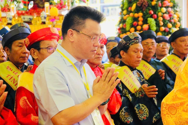 Các đại biểu tham dự nghi lễ khai kinh, thỉnh linh an vị