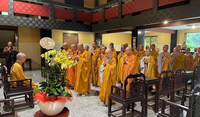 Tăng Ni Ban Trị sự GHPGVN tỉnh Đồng Nai khánh tuế Đức Pháp chủ - Đại lão Hòa thượng Thích Trí Quảng