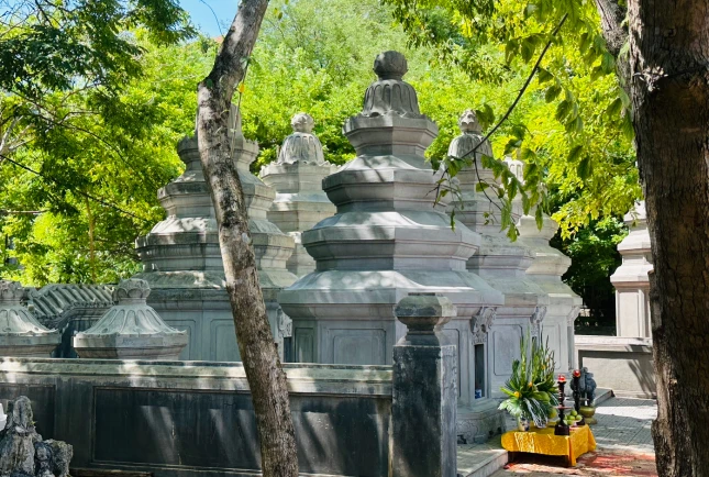 Bảo tháp Hòa thượng Thích Huệ Trí trong khuôn viên tổ đình Kim Tiên