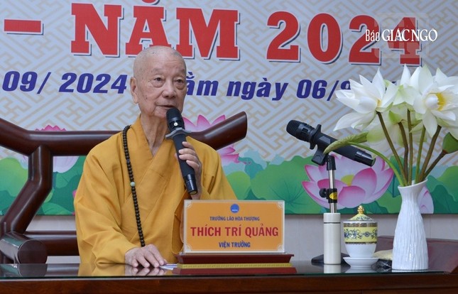 Đại lão Hòa thượng Viện trưởng chia sẻ về lợi ích của việc tu học nội trú đến các Tăng, Ni sinh khóa XIX