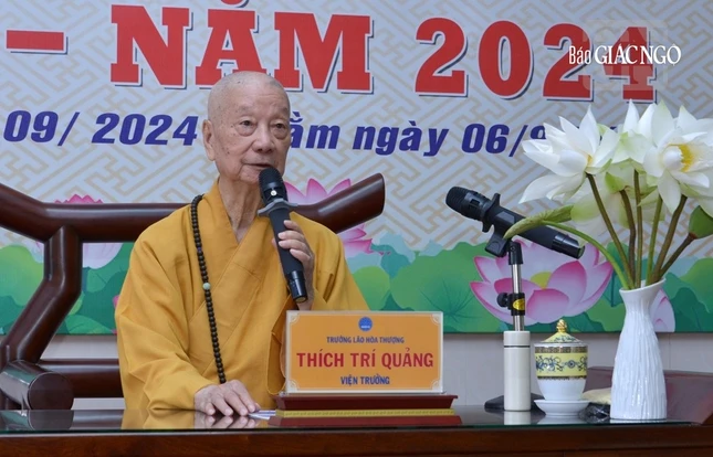 Đại lão Hòa thượng Viện trưởng chia sẻ về lợi ích của việc tu học nội trú đến các Tăng, Ni sinh khóa XIX