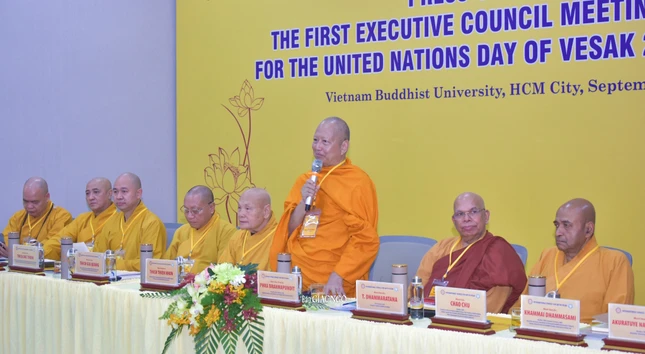 Hòa thượng Chủ tịch ICDV chia sẻ với báo giới về Đại lễ Vesak Liên Hiệp Quốc - Ảnh: Quảng Đạo