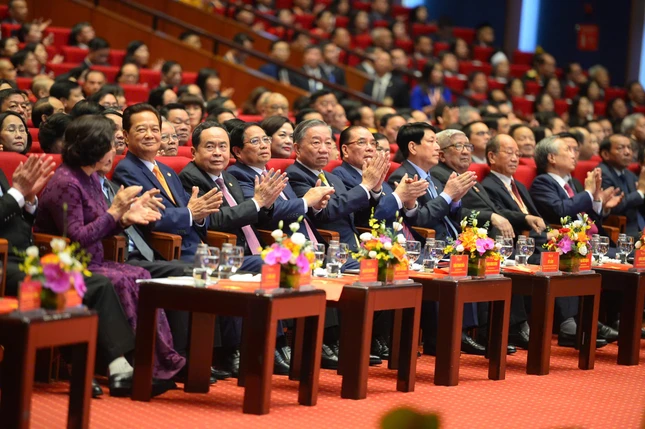 Lãnh đạo và nguyên lãnh đạo Đảng và Nhà nước dự khai mạc Đại hội - Ảnh: VGP/Nhật Bắc