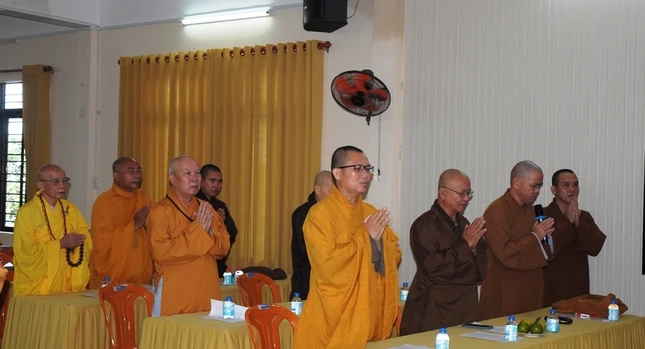 Chư tôn đức Ban Thường trực tham dự