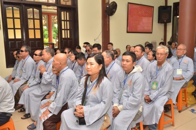 Phật tử tham gia khóa tu