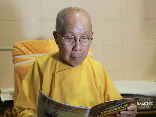 Trưởng lão Hòa thượng Thích Tịnh Hạnh là người quan tâm, độc giả trung thành của Báo Giác Ngộ gần 50 năm kể từ ngày báo ra số đầu tiên - Ảnh: Bảo Thiên