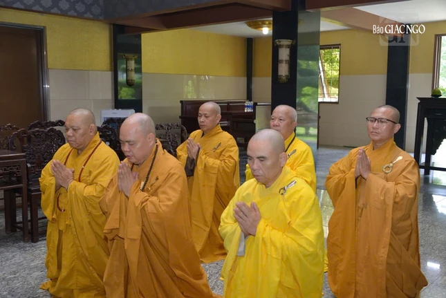 Y giáo phụng hành huấn thị của Đức Pháp chủ GHPGVN