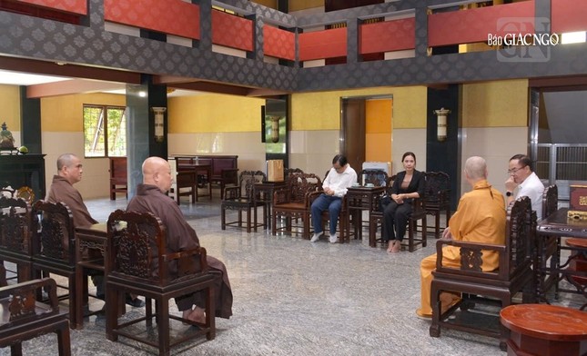 Lãnh đạo Bộ Nội vụ và Ban Tôn giáo Chính phủ thông tin và trao đổi với Đức Pháp chủ GHPGVN về công tác tổ chức Đại lễ Vesak Liên Hiệp Quốc 2025 và một số vấn đề tôn giáo khác cần quan tâm Lãnh đạo Bộ Nội vụ và Ban Tôn giáo Chính phủ thông tin và trao đổi với Đức Pháp chủ GHPGVN về công tác tổ chức Đại lễ Vesak Liên Hiệp Quốc 2025 và một số vấn đề tôn giáo khác cần quan tâm