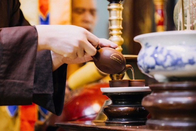 Cung tiến trà - Ảnh: Phùng Anh Quốc Cung tiến trà - Ảnh: Phùng Anh Quốc