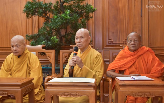 Tại đây, chư tôn Trưởng lão có những nhận định, đề xuất để Đại nghị thảo luận, thống nhất Tại đây, chư tôn Trưởng lão có những nhận định, đề xuất để Đại nghị thảo luận, thống nhất