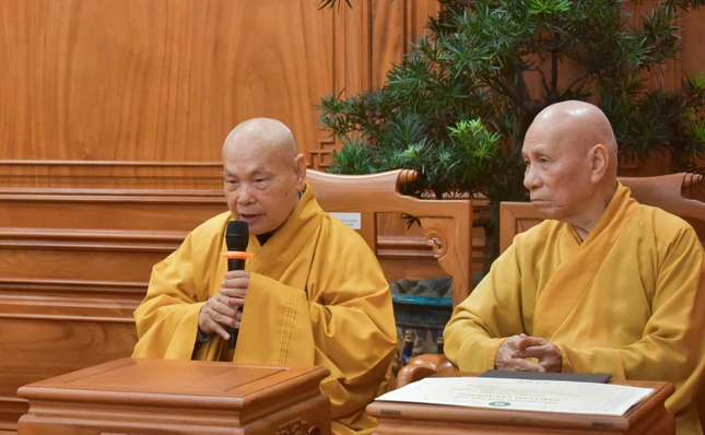 Trưởng lão Hòa thượng Thích Thiện Nhơn, Phó Pháp chủ, Chủ tịch Hội đồng Trị sự trình bày về một số việc Hội đồng Trị sự đã triển khai và thực hiện theo chỉ thị của Hội đồng Chứng minh Trưởng lão Hòa thượng Thích Thiện Nhơn, Phó Pháp chủ, Chủ tịch Hội đồng Trị sự trình bày về một số việc Hội đồng Trị sự đã triển khai và thực hiện theo chỉ thị của Hội đồng Chứng minh