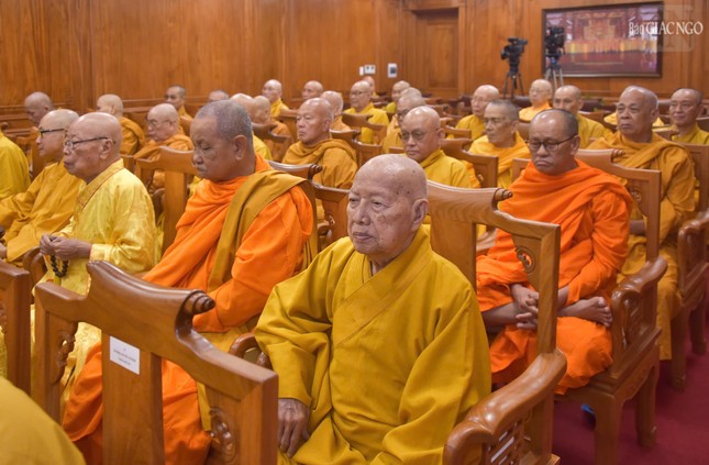 Hầu hết chư vị Trưởng lão Thành viên Hội đồng Chứng minh đều là những vị giáo phẩm từng kinh qua các chức vụ, vai trò lãnh đạo Giáo hội các cấp Hầu hết chư vị Trưởng lão Thành viên Hội đồng Chứng minh đều là những vị giáo phẩm từng kinh qua các chức vụ, vai trò lãnh đạo Giáo hội các cấp