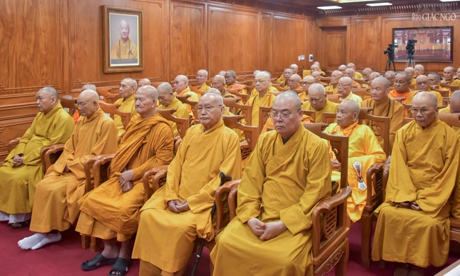 Chư vị Trưởng lão Thành viên Hội đồng Chứng minh tham dự Chư vị Trưởng lão Thành viên Hội đồng Chứng minh tham dự