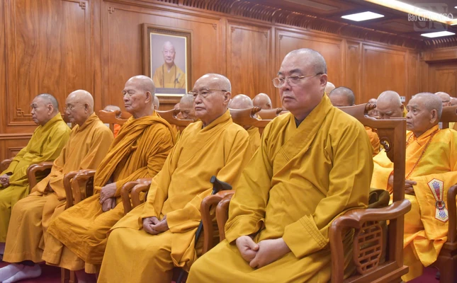 Trưởng lão Hòa thượng Chủ tịch và nhị vị Phó Chủ tịch Thường trực tham gia Ban Thường trực Hội đồng Chứng minh Trưởng lão Hòa thượng Chủ tịch và nhị vị Phó Chủ tịch Thường trực tham gia Ban Thường trực Hội đồng Chứng minh