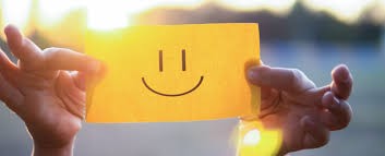 Chúng ta thường sống với quá khứ và tương lai nhiều hơn sống với hiện tại, từ đó mà không cảm nhận được nhiều những gì đang diễn ra, không nhận biết nguồn hạnh phúc đang có mặt...