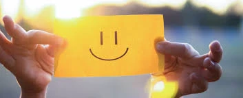 Chúng ta thường sống với quá khứ và tương lai nhiều hơn sống với hiện tại, từ đó mà không cảm nhận được nhiều những gì đang diễn ra, không nhận biết nguồn hạnh phúc đang có mặt...