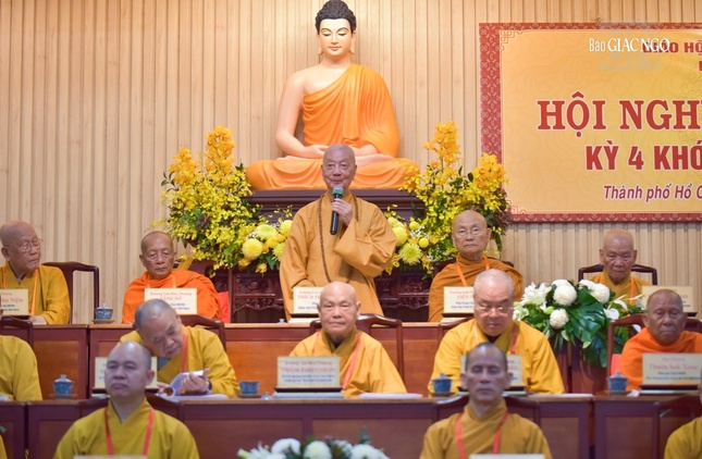 Đức Pháp chủ ban đạo từ