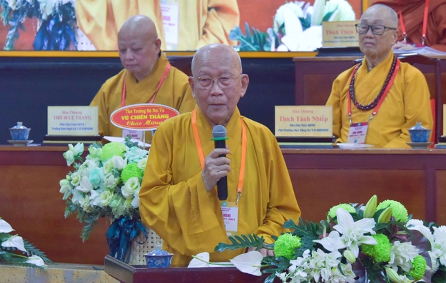 Trưởng lão Hòa thượng Thích Như Niệm cung tuyên Giáo chỉ của Đức Pháp chủ GHPGVN quyết định về việc tấn phong giáo phẩm năm 2024