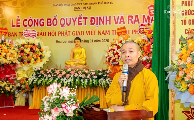 Thượng tọa Thích Minh Quang, Ủy viên Thư ký Hội đồng Trị sự, Phó Chánh Văn phòng I T.Ư, Trưởng ban Trị sự GHPGVN tỉnh Ninh Bình phát biểu chỉ đạo