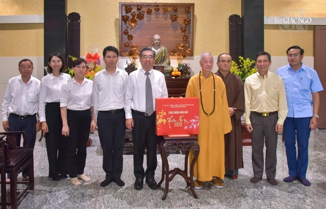 Phái đoàn chúc Tết Đức Pháp chủ GHPGVN