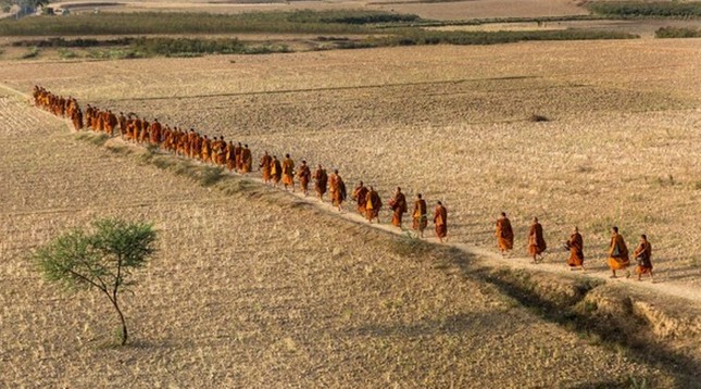 Chúng ta phải ý thức rằng thời gian trôi qua và thấy rằng giá trị của việc thay đổi bản thân theo hướng sống trong trải nghiệm của một tâm trí thuần khiết và bình an, không lẫn lộn và với một trái tim thoải mái...