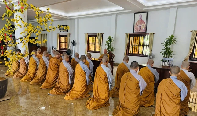 Chư Ni Ban Quản viện, nội trú lắng nghe giáo giới của Đại lão Hòa thượng trước thềm Tết Ất Tỵ 2025