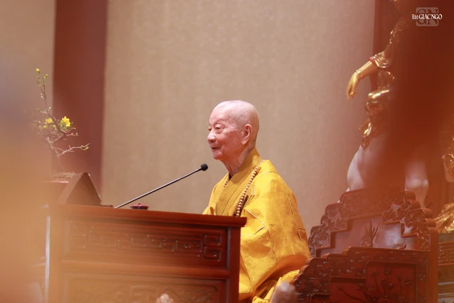 Đức Pháp chủ khai thị