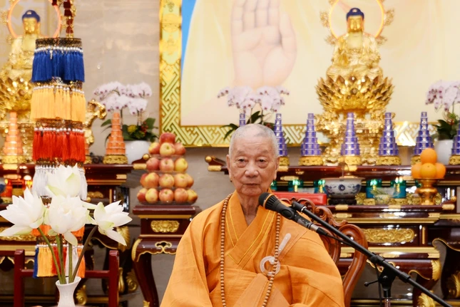 Đức Pháp chủ huấn thị đầu năm cho Tăng Ni, Phật tử