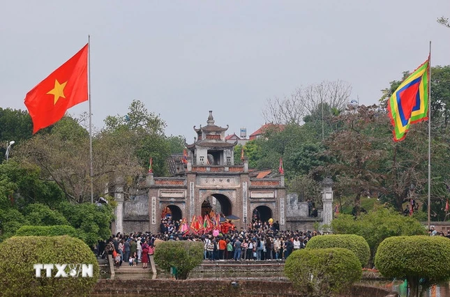 Đền Cổ Loa trong ngày diễn ra lễ hội. (Ảnh: Hoàng Hiếu/TTXVN)