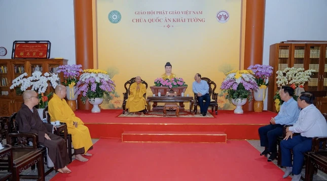 Phái đoàn thăm Trưởng lão Hòa thượng Chủ tịch Hội đồng Trị sự GHPGVN - Ảnh: Đăng Huy