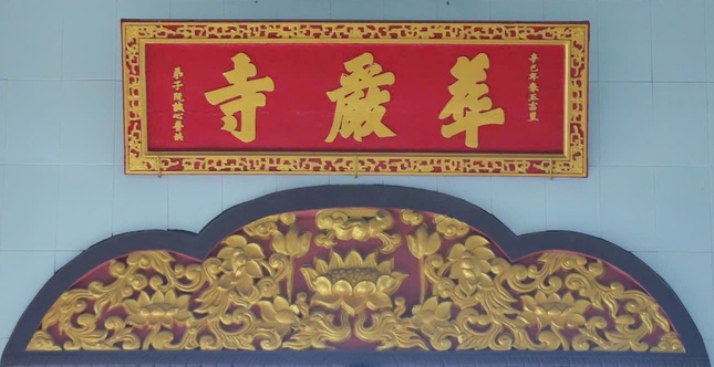 Chùa có tên gọi Huê Nghiêm xuất phát từ việc lấy tên bộ kinh Hoa nghiêm đặt cho tên chùa