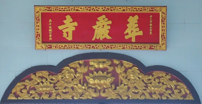 Chùa có tên gọi Huê Nghiêm xuất phát từ việc lấy tên bộ kinh Hoa nghiêm đặt cho tên chùa