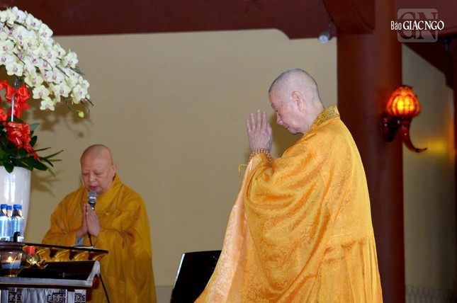 Đại lão Hòa thượng Thích Trí Quảng, phương trượng, quang lâm chứng minh; với sự tham dự thuyết giảng của Hòa thượng Thích Lệ Trang, trụ trì chùa Huê Nghiêm