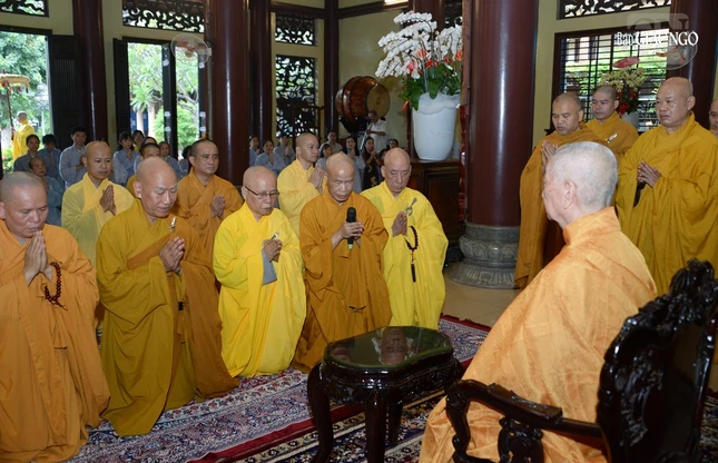 Thượng tọa Thích Tâm Minh, trụ thiền thiền viện Vạn Hạnh đại diện dâng lời tác bạch khánh tuế Đức Pháp chủ GHPGVN Thượng tọa Thích Tâm Minh, trụ thiền thiền viện Vạn Hạnh đại diện dâng lời tác bạch khánh tuế Đức Pháp chủ GHPGVN