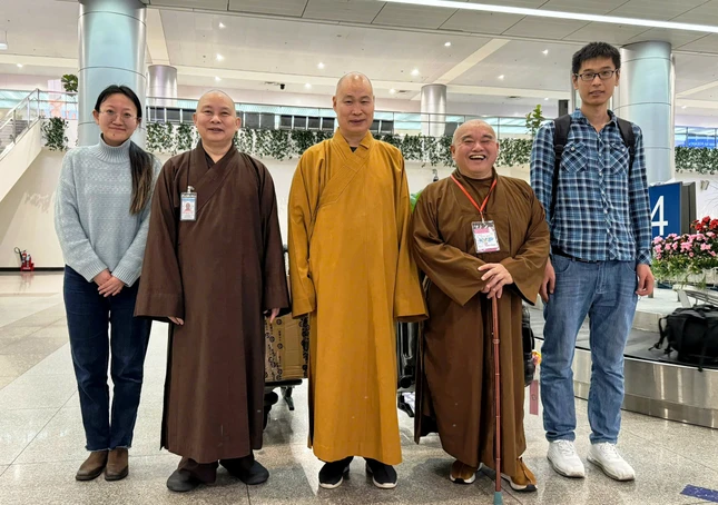 Đón Thượng tọa Pu Zheng, Phó Tổng Thư ký Hiệp hội Phật giáo Trung Quốc - Ảnh: CHT